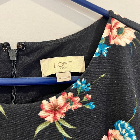 Loft outlet dress. Size 4. - Picture 4 of 4